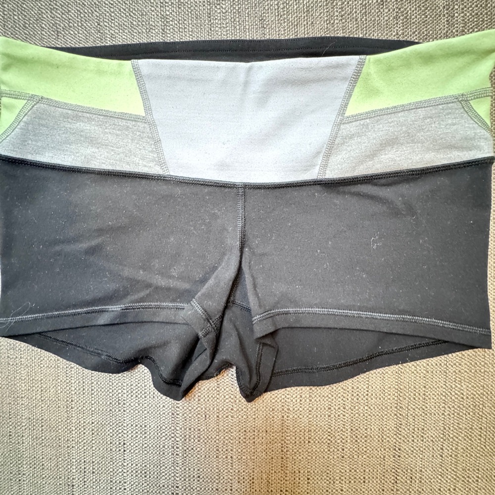 Lululemon Colorblock Yoga Booty Shorts Black Grey Lime Green Size 8